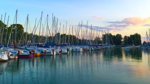 balatonfoldvar-vizitaxi-hajotuz-rongalas-felgyujtottak-rendorseg-terfigyelo-vizilabdazo-vitorlazas-kikoto-hajozashu-balaton