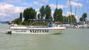 balatonfoldvar-vizitaxi-kiegett-tuz-hajotuz-katasztrofavedelem-balatonfoldvar-bahart-kikoto-hajozashu