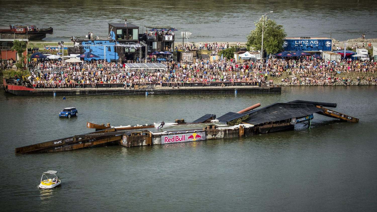 red-bull-wake-of-steel-hajoroncs-wakeboard-palya-redbull-hajozashu