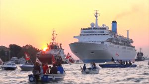 velence-turistahajo-tengerjaro-cruise-hajo-hajozashu