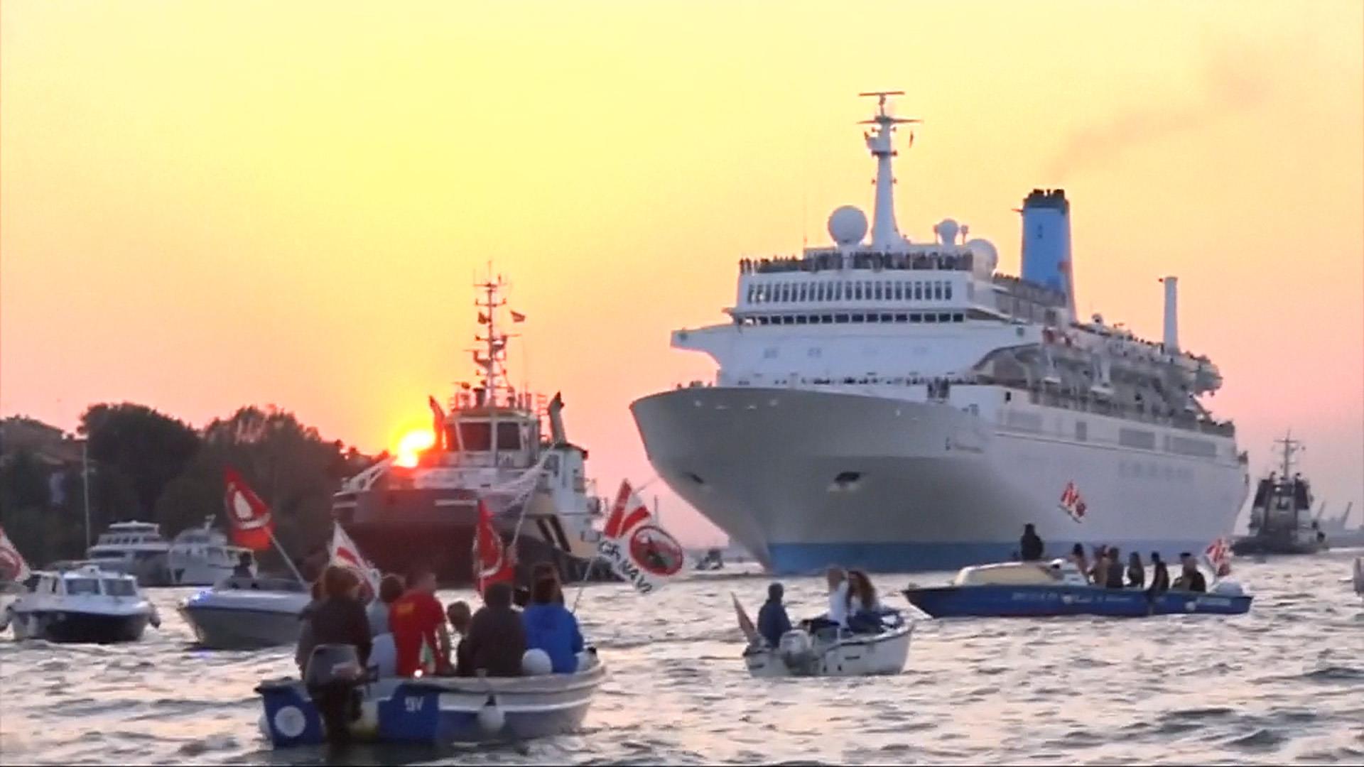 velence-turistahajo-tengerjaro-cruise-hajo-hajozashu