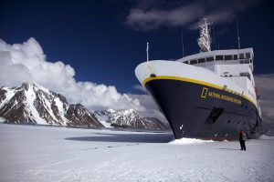 antarktisz-klimavaltozas-kutatok-hajonaplo-meteorologia-jeghegyek-hajozashu-shackleton