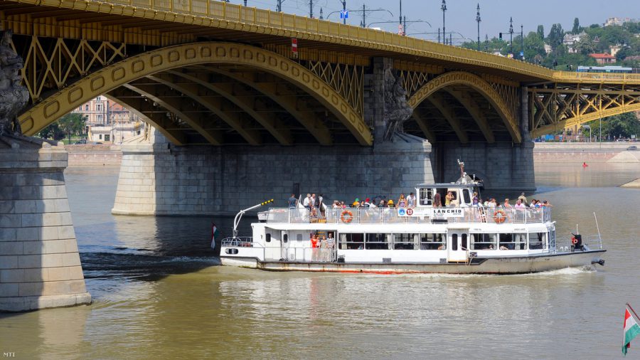Metrópótló hajójárat indul Budapesten