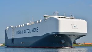 hoegh-target-legnagyobb-autoszallito-teherhajo-hajozashu-ship