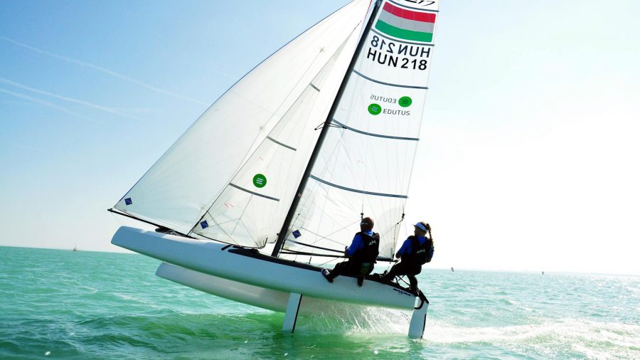 Olimpikonokat vert Virág Flóra Nacra17-el