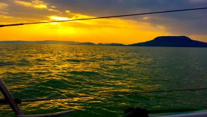 vasarolj-elmenyt-ne-targyakat-hajozas-vitorlazas-hajozashu-sunset