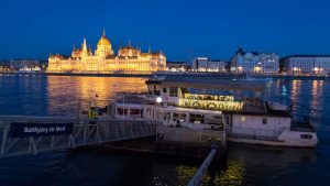 bkk-metropotlo-hajo-hajojarat-budapest-duna-kossuth-ter-hajozashu