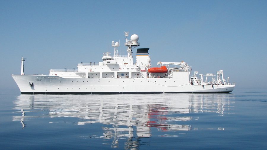 Kínai hadihajó fogott el egy amerikai kutatóhajót