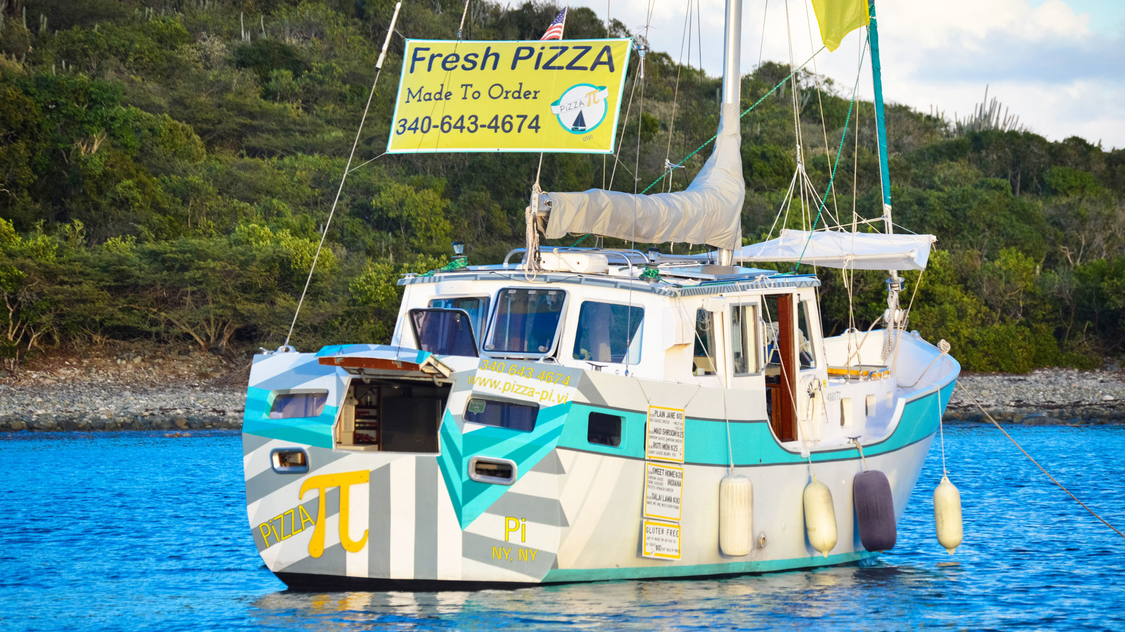 pizza-alommunka-vitorlas-hajo-karib-tenger-pizzafutar-etelrendeles-balaton-vitorlazas-hajozashu