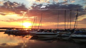 szalok_yacht_klub_abadszalok_kikoto_naplemente_tisza_to-hajozashu
