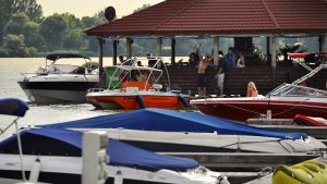 szalok-yacht-klub-adabszalok-attila-o%cc%88bo%cc%88l-tisza-to-popeye-vizi-bar-hajzoashu