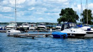 szalok-yacht-klub-attila-o%cc%88bo%cc%88l-motorcsonak-kiko%cc%88to%cc%8b-hajozashu