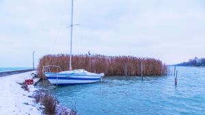 balaton-ice-jeges-balaton-befagyott-tel-winter-kikoto-vitorlazas-hajozashu