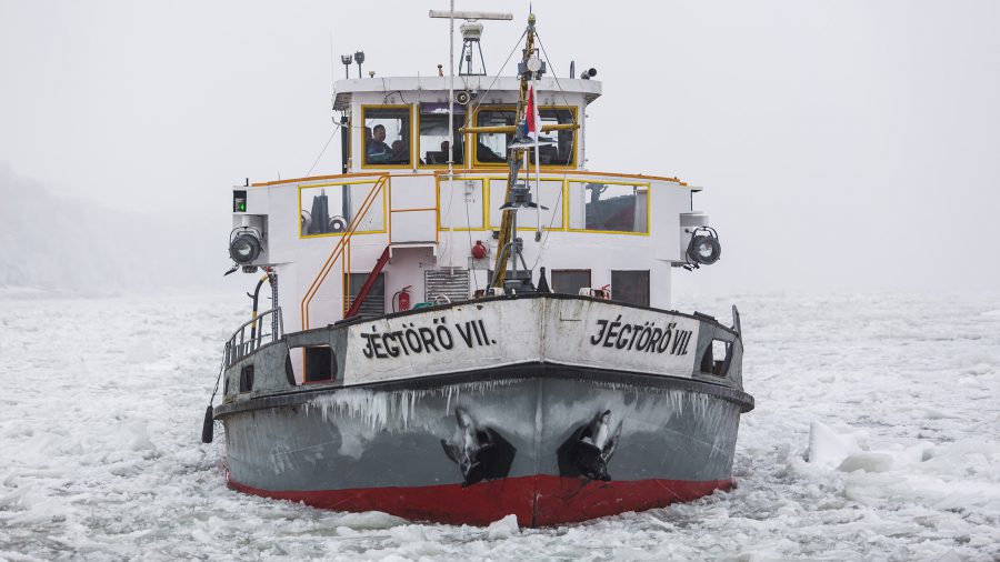 406 millió forintot költenek idén a jégtörő hajók felújítására