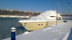 bulgaria-befagyott-a-tenger-50ev-utan-burgas-kikoto-yacht-hajozashu4