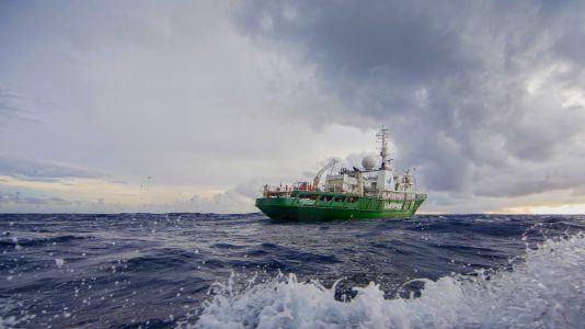 5,5 millió euró büntetés a Greenpeace hajó feltartóztatásáért