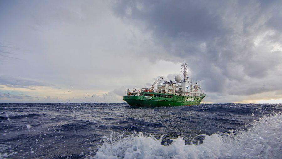 5,5 millió euró büntetés a Greenpeace hajó feltartóztatásáért