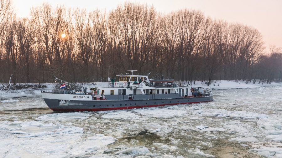 Hatékonyan dolgoznak a magyar jégtörő hajók