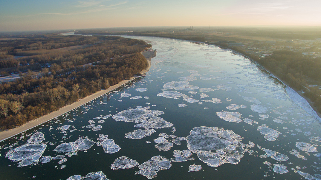jegzajlas-paks-duna-uszaly-jegtoro-hajo-hajozashu