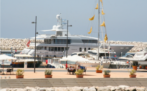 marina-darechi-amalfi-part-olaszorszag-1000-kikoto-hely-legnagyobb-luxusjacht-superyacht-hajozashu-kavezo