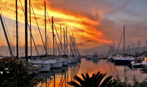 marina-darechi-amalfi-part-olaszorszag-1000-kikoto-hely-legnagyobb-luxusjacht-superyacht-hajozashu-night