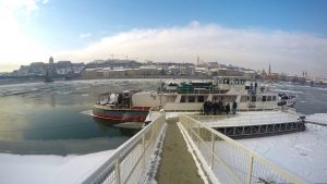 szechenyi-jegtoro-hajo-budai-var-duna-budapest-jegzajlas-szerbia-magyarorszag-baja-hajozashu