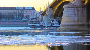 szechenyi-jegtoro-hajo-budapest-naplemente-duna-jegzajlas-hajozashu3