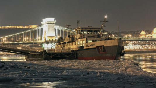 Megérkezett Budapestre a Széchenyi jégtörő hajó