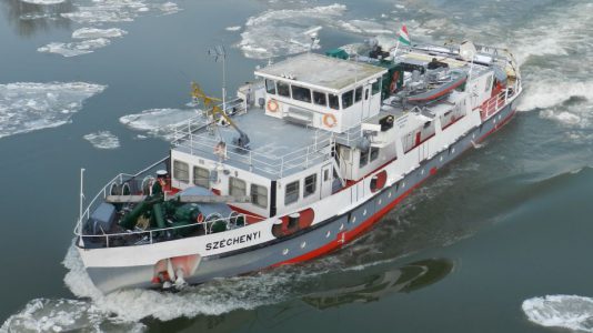 Továbbra is dolgoznak a magyar jégtörő hajók