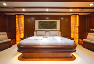 yacht-regina-skyfall-james-bond-szuperjacht-jacht-luxus-hajozashu-haloszoba
