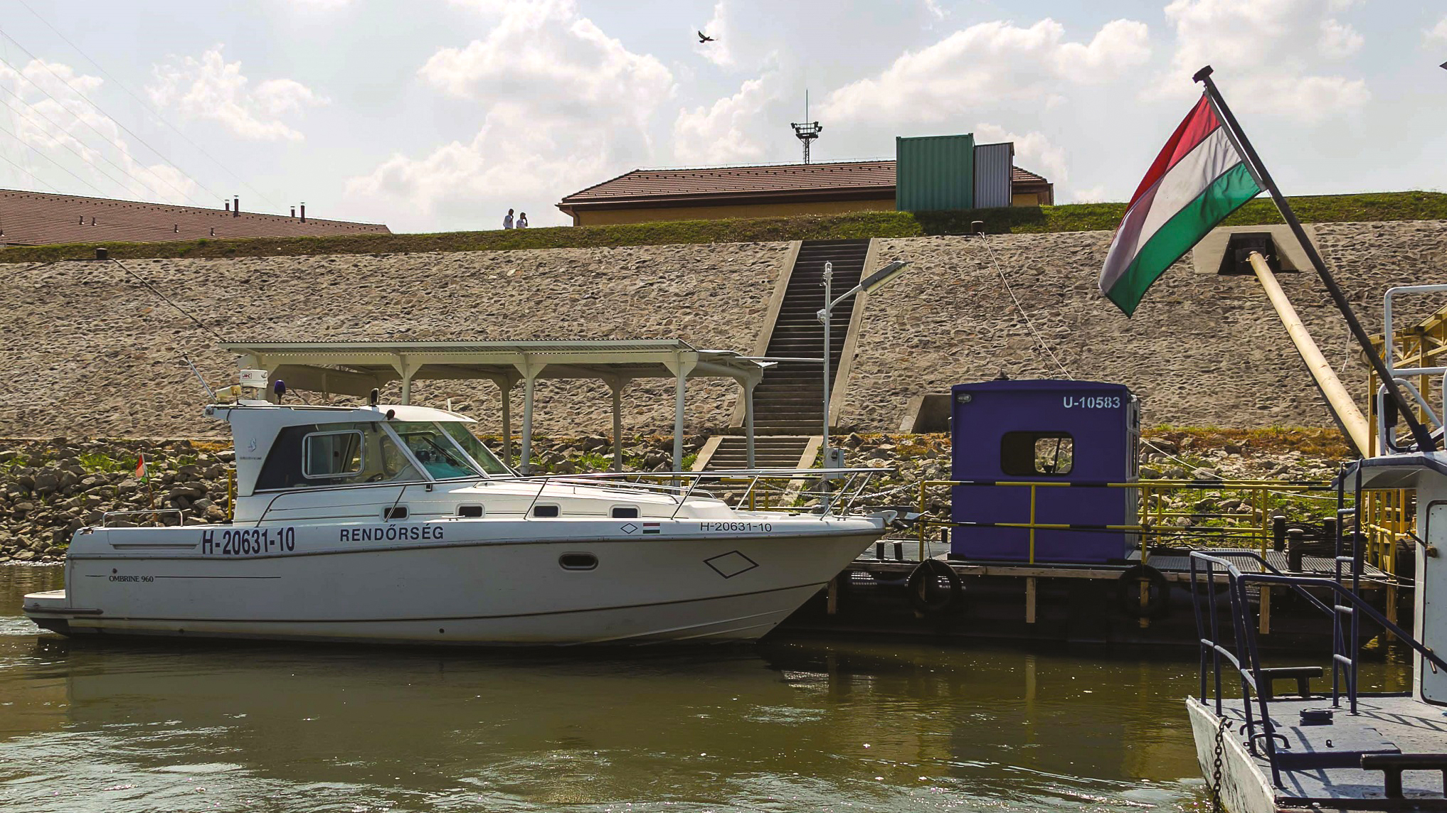 rendorseg-police-motorcsonak-hajo-duna-kikoto-hajozashu