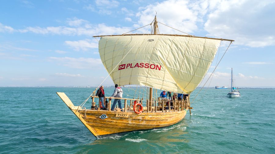 Egy 2500 éves hajó mását bocsájtották vízre