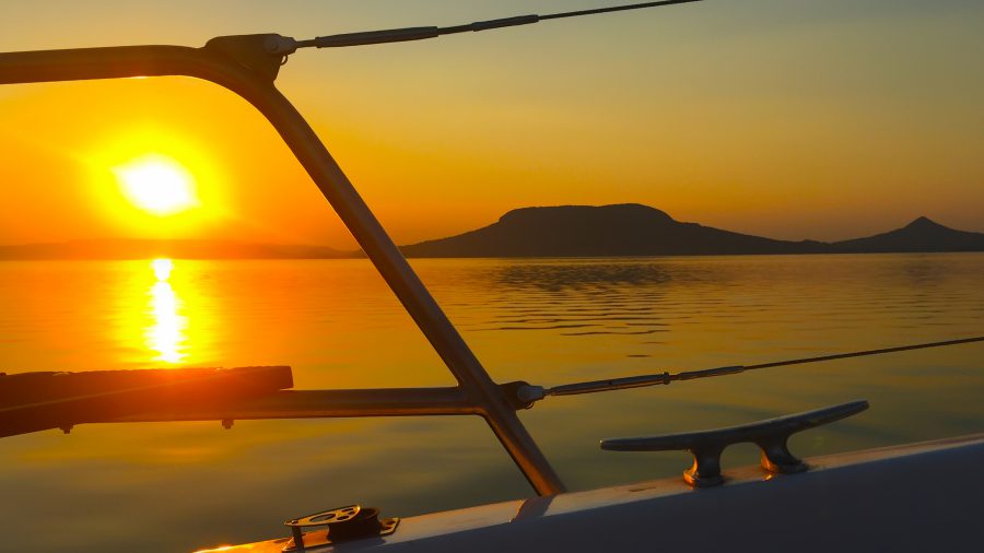 10 hely a Balatonon ahol köss ki egy éjszakára