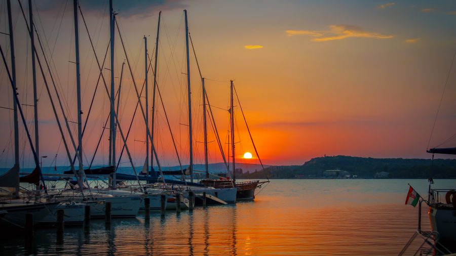 Balaton, naplemente ... 7 elképesztő hajós fotó