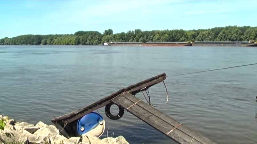 Baján okozott több milliós kárt egy román tolóhajó
