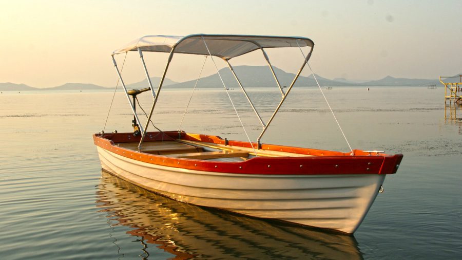 Csónakkikötőket szeretne a Balatoni Szövetség