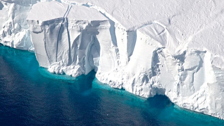 Óriási jégtömb vált le az Antarktiszról