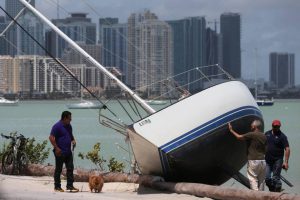 Irma-Hurricane-Hurrikan-Miami-Florida-Yacht-Boat-Ship-Port-Marina-Harbor-HAJOZASHU