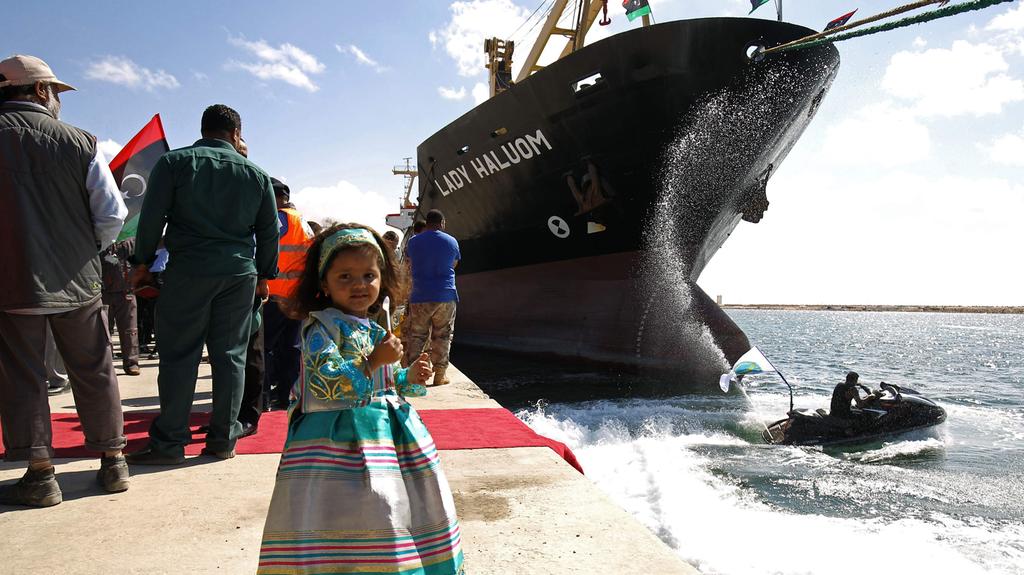Benghazi Libia Port Harbour Kikoto Ujranyitas Harcok HAJOZASHU