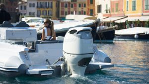 Suzuki-Marine-Magyarorszag-DF325A-Innovacios-Technologiak-Kulmotor-Hajomotor-HAJOZASHU