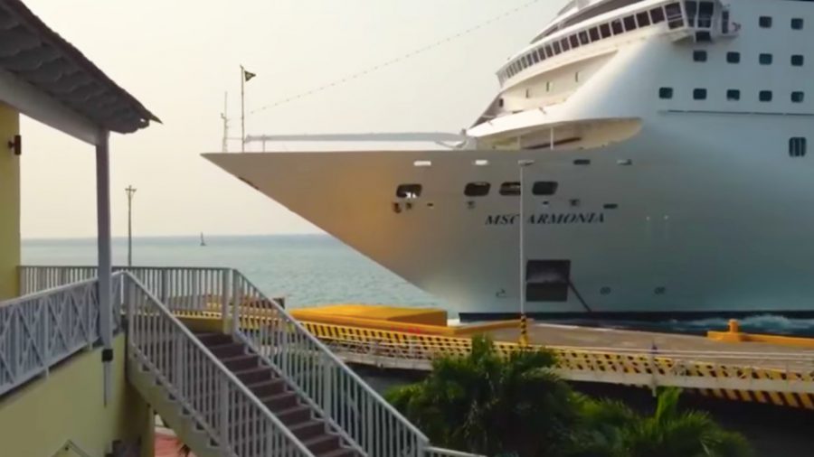 Ripityára törte a kikötőt az MSC Armonia óceánjáró hajó