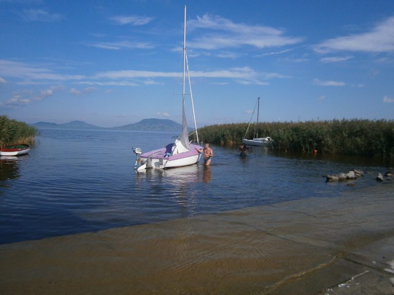 Eladó 4 személyes vitorláshajó