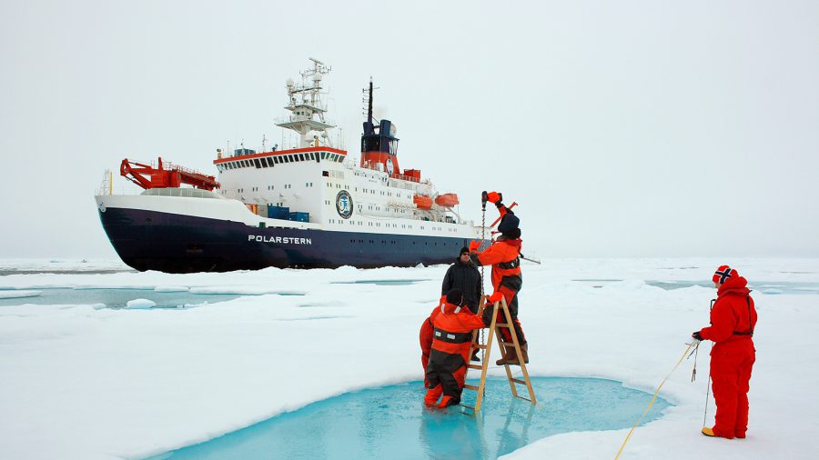 Egy évig a sarkvidéki jég fogja lesz egy német kutatóhajó