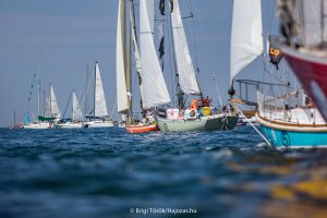 Golden-Globe-Race-2018-Sables-Dolonne-Rajt-Start-Sailing-Vitorlazas-Torok-Brigi-Kopar-Istvan-HAJOZASHU