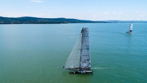 Volvo-High-Tech-Regatta-2018-Alsoors-Balatonfenyves-Vitorlasverseny-Sailing-Katamaran-DJI-Dronefoto-HAJOZASHU-Black-Jack-Roland-Gaebler-Gyozelem