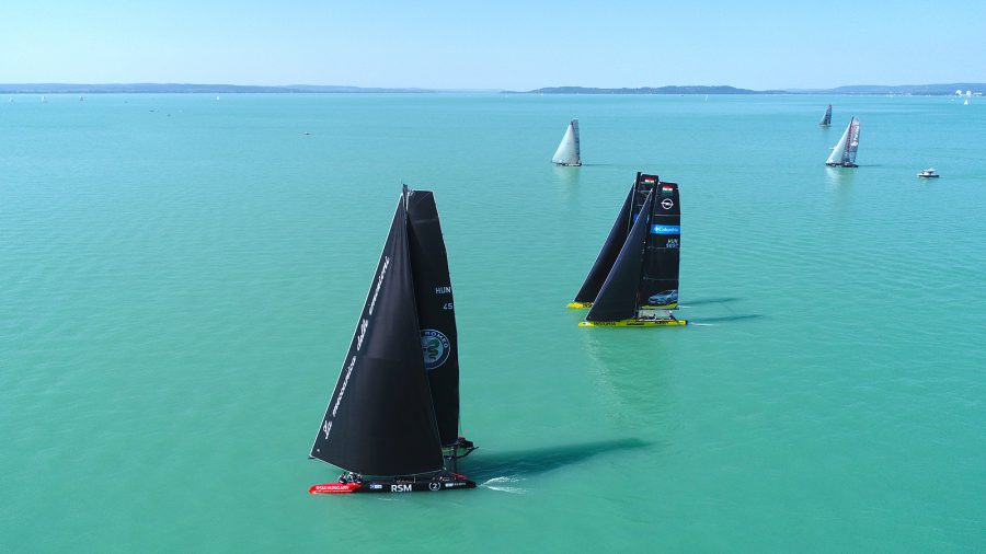 Az extrém balatoni hajóknak rendezett High Tech Regatta drónfotói