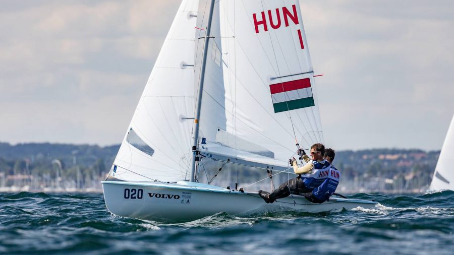 Magyar futamgyőzelem az olimpiai kavlifikációs vitorlázó VB-n