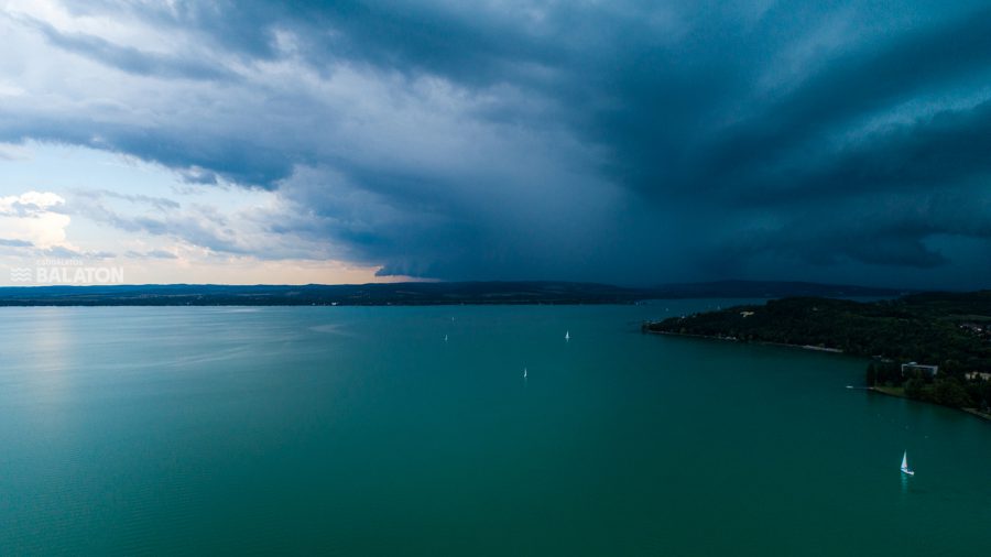 Elképesztő vihar, égszakadás Tihany felett - 17 drónfotó
