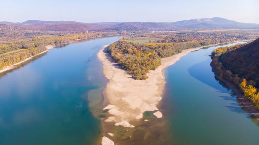 912 sziget van a Duna 2900 km hosszán Németországtól Romániáig