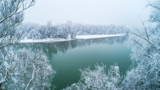 Mesebeli drónfotók a havas, zuzmarás Dráváról